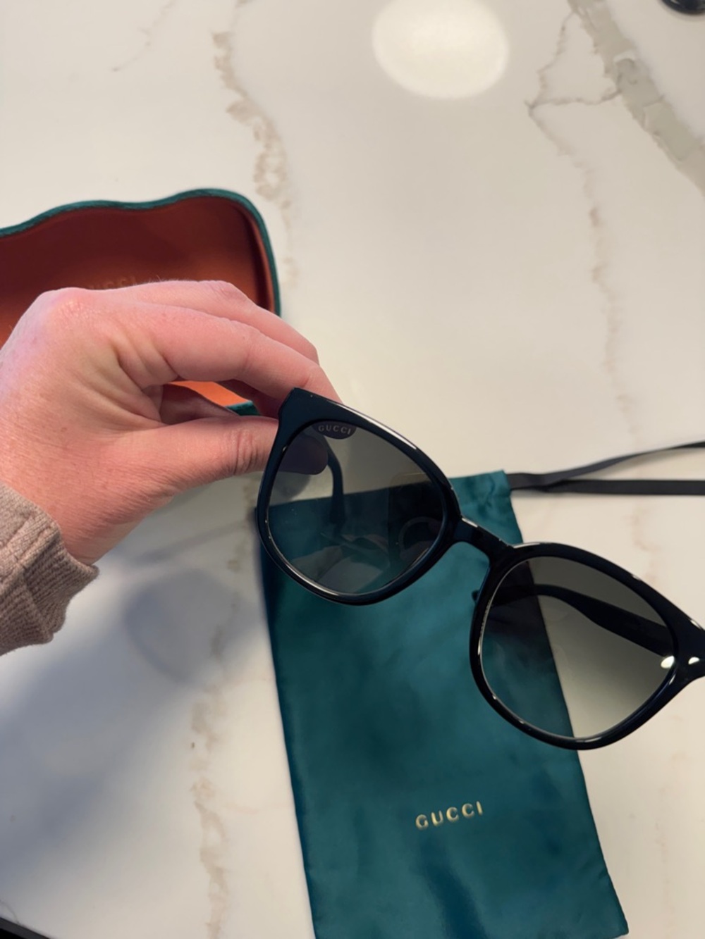 Gucci Black Women's Sunglasses with Teal Velvet Case & Teal Pouch - Picture 2 of 7